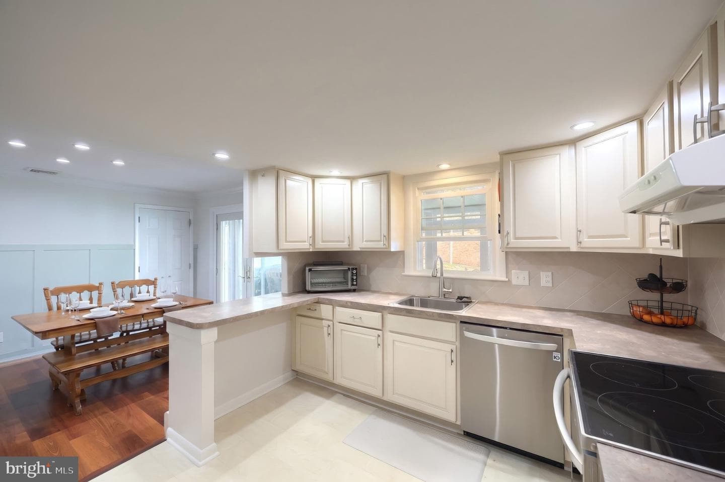 575 Sundale Drive photo 8