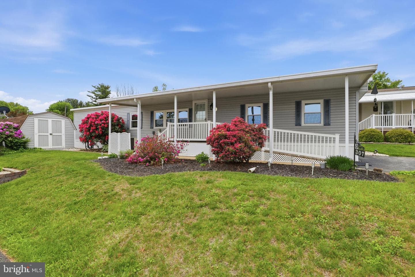 307 Blue Jay Drive photo 3