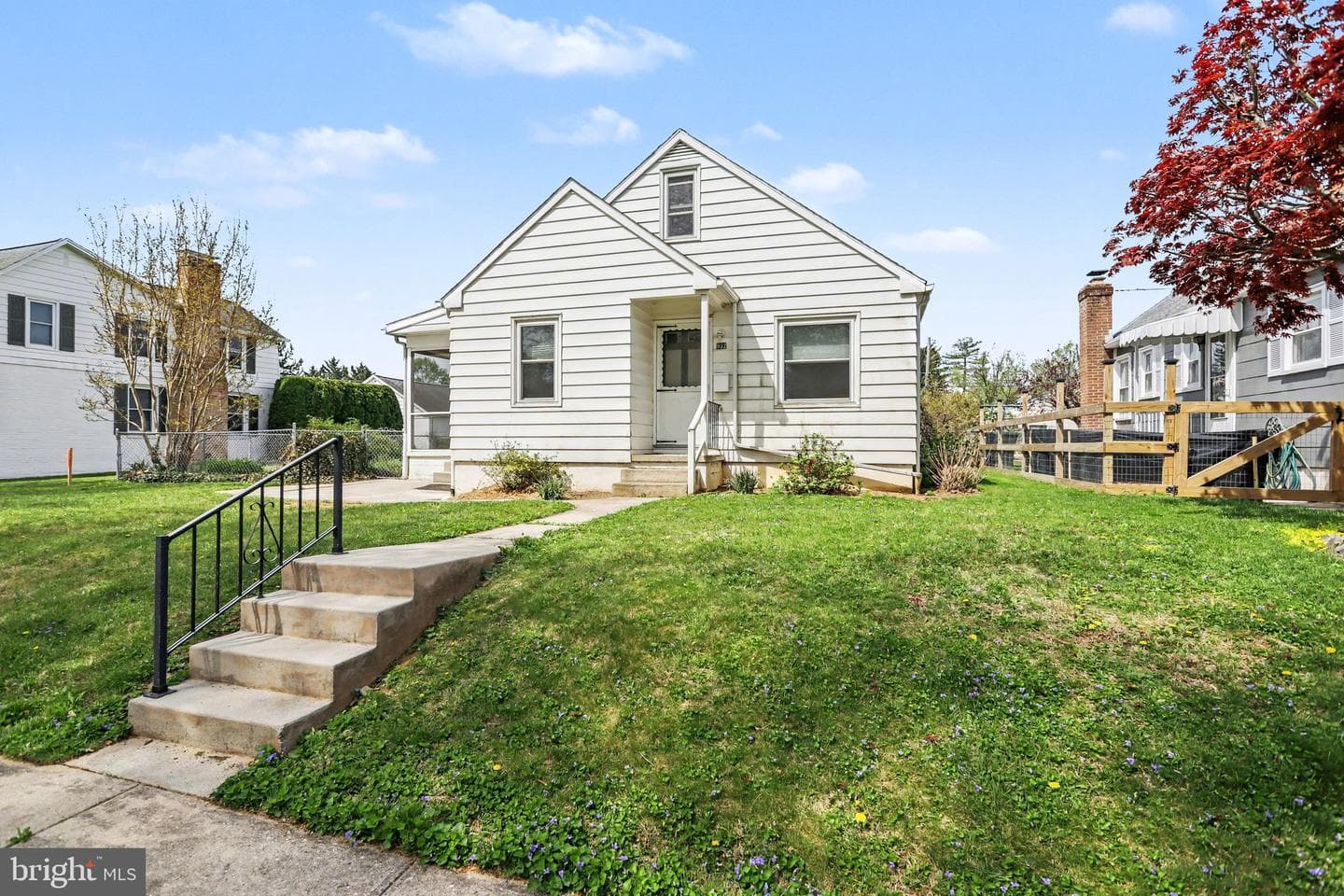 932 E Walnut Street photo 3