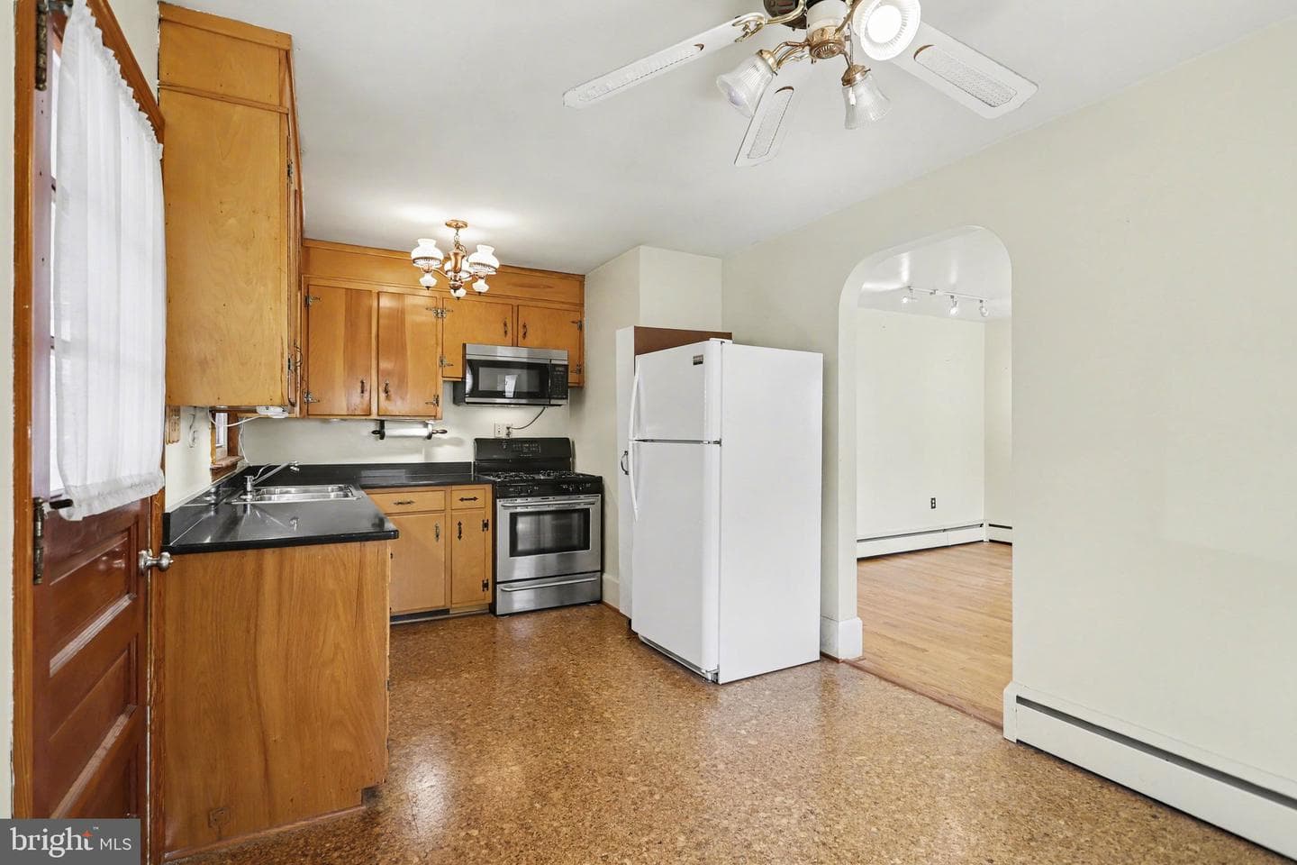 932 E Walnut Street photo 9