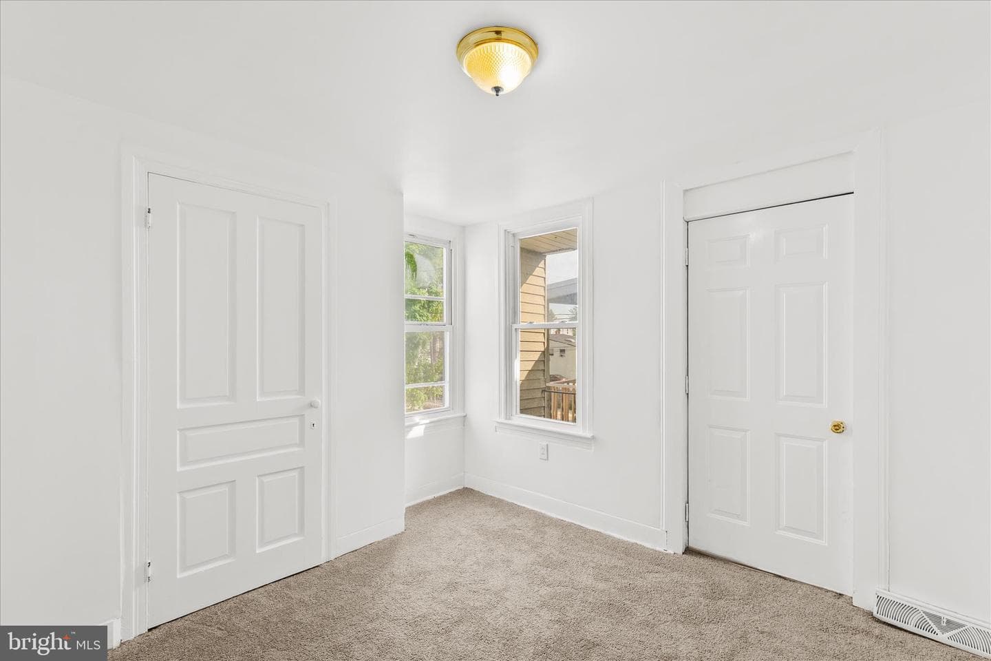 637 W College Avenue photo 14