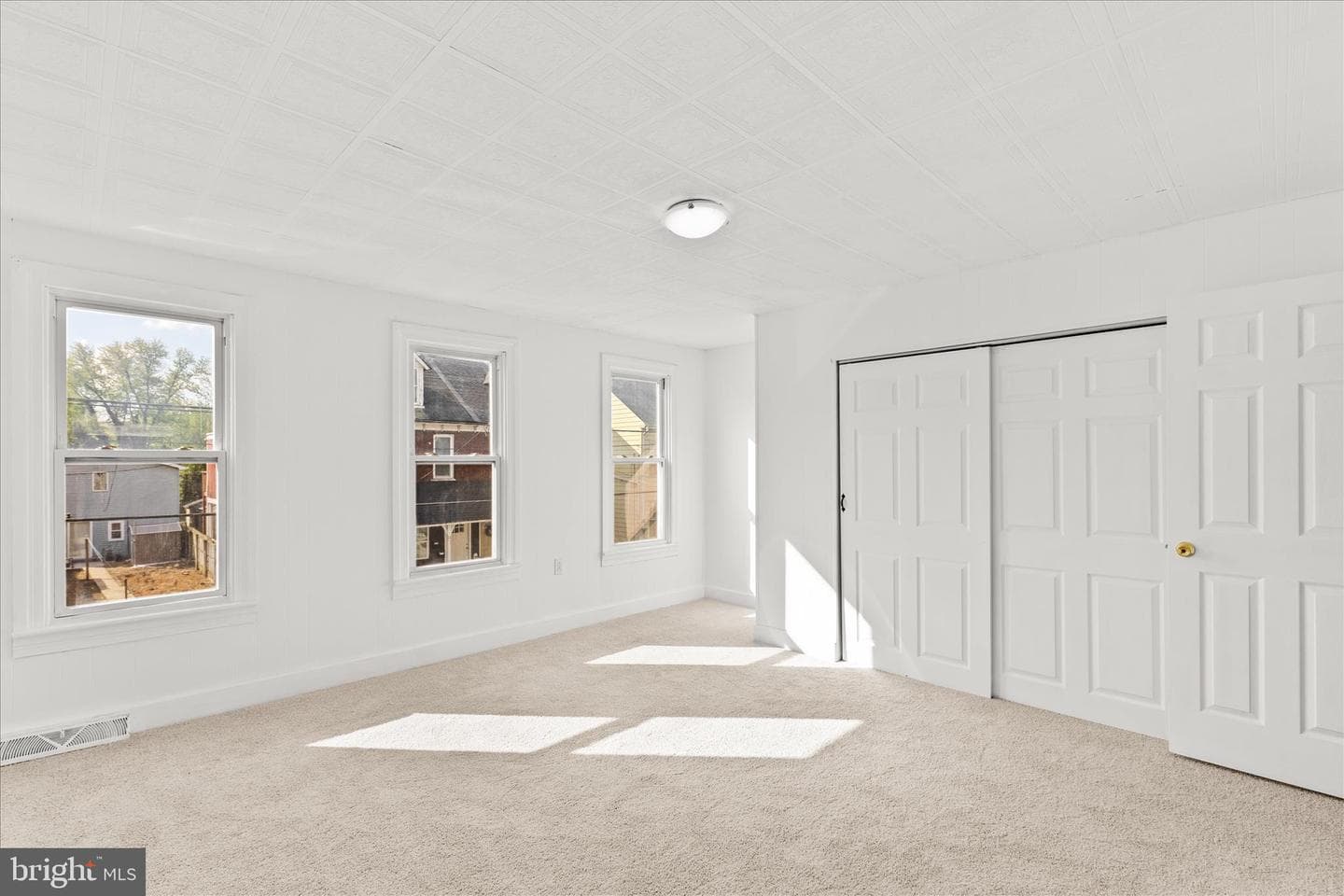 637 W College Avenue photo 19