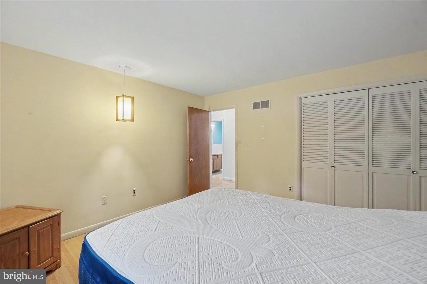 2401 Emerald Avenue photo 15