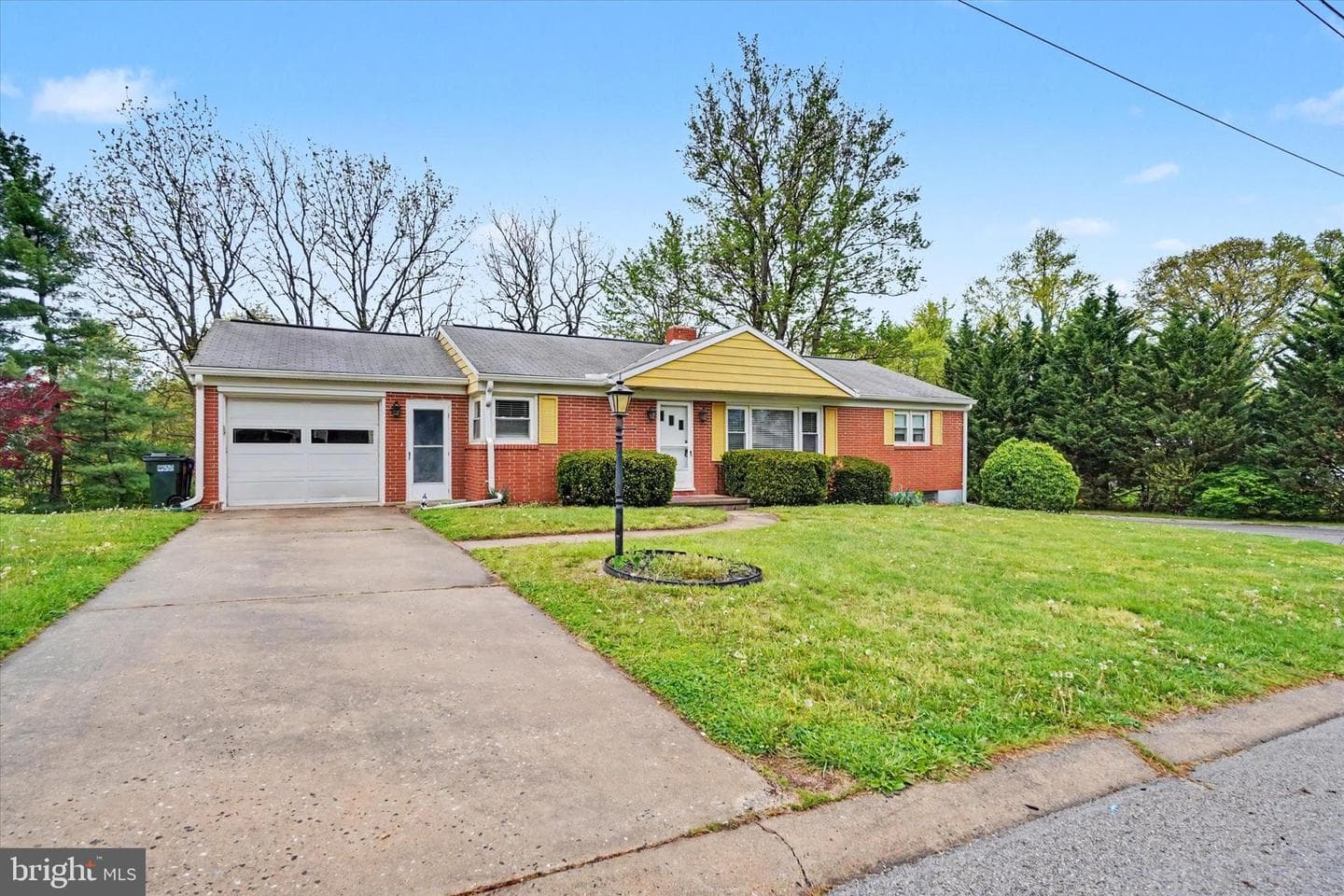 2401 Emerald Avenue photo 2