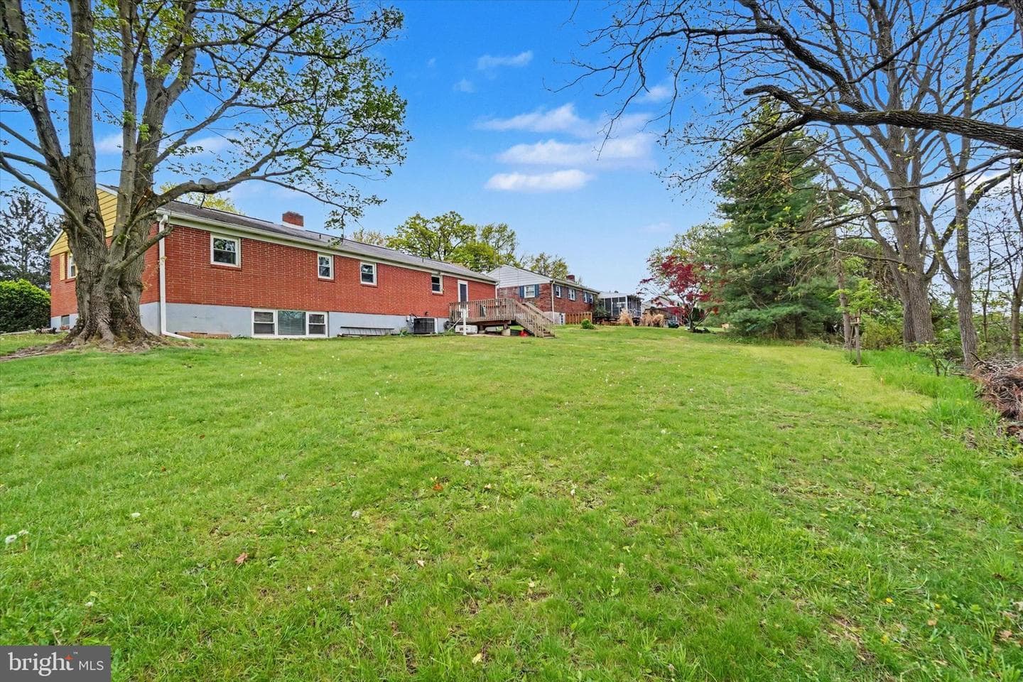 2401 Emerald Avenue photo 28