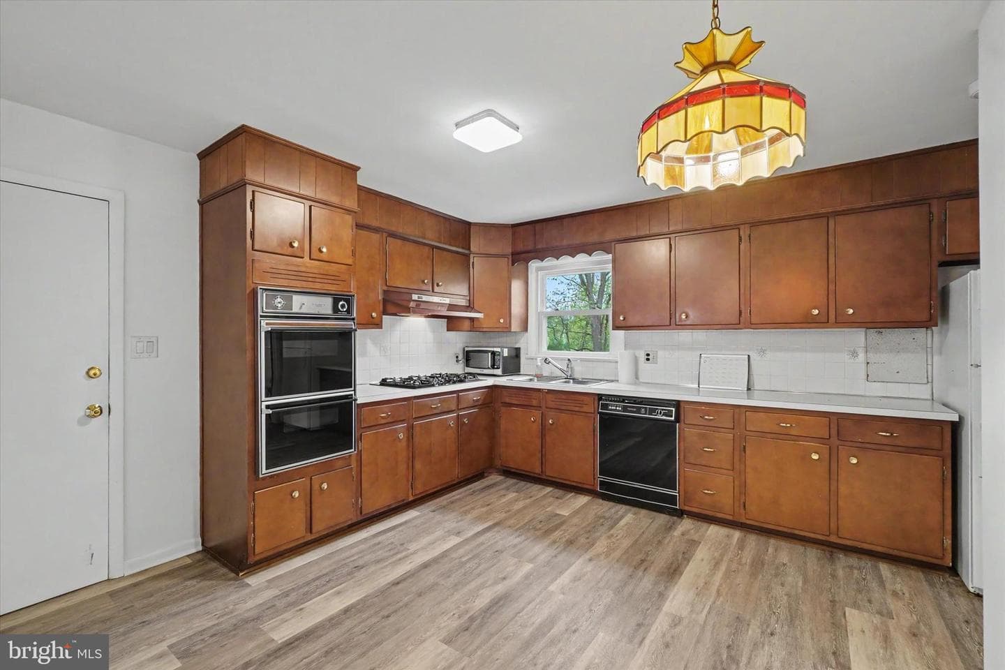 2401 Emerald Avenue photo 8
