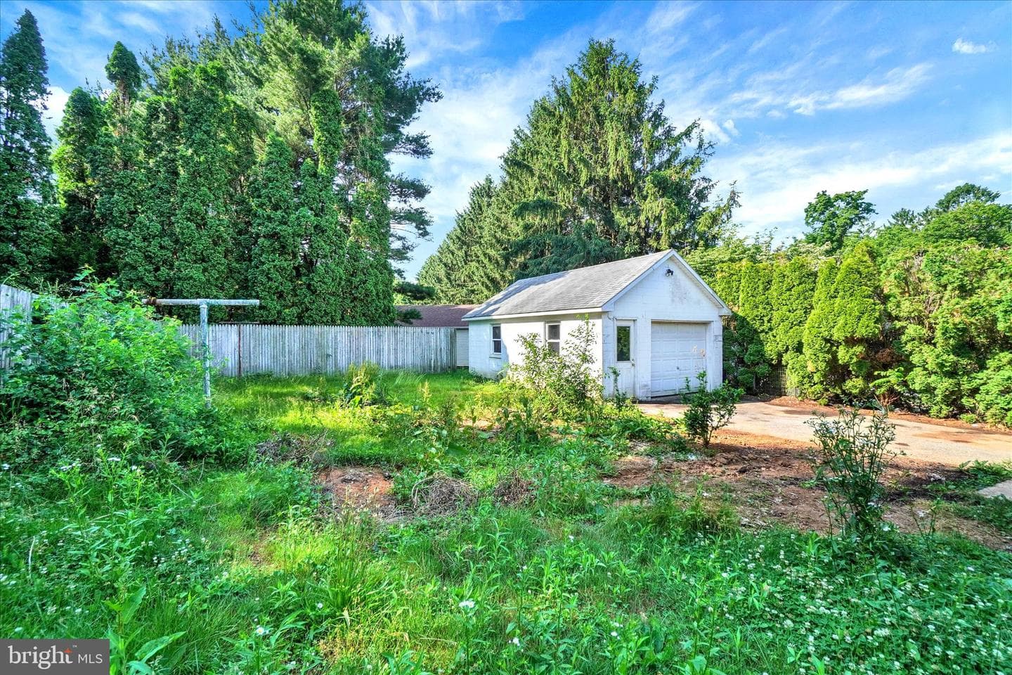 16 E Tolna Road photo 16