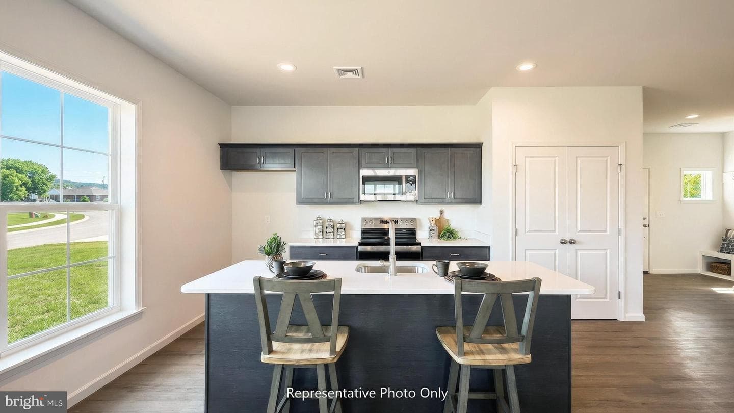 7475 Saint Patrick Court photo 4