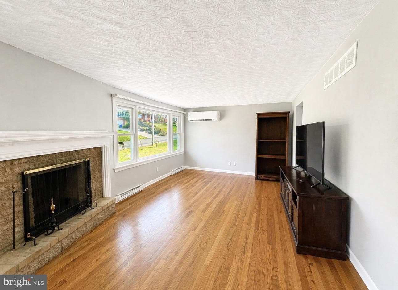 555 Woodland View Drive photo 9