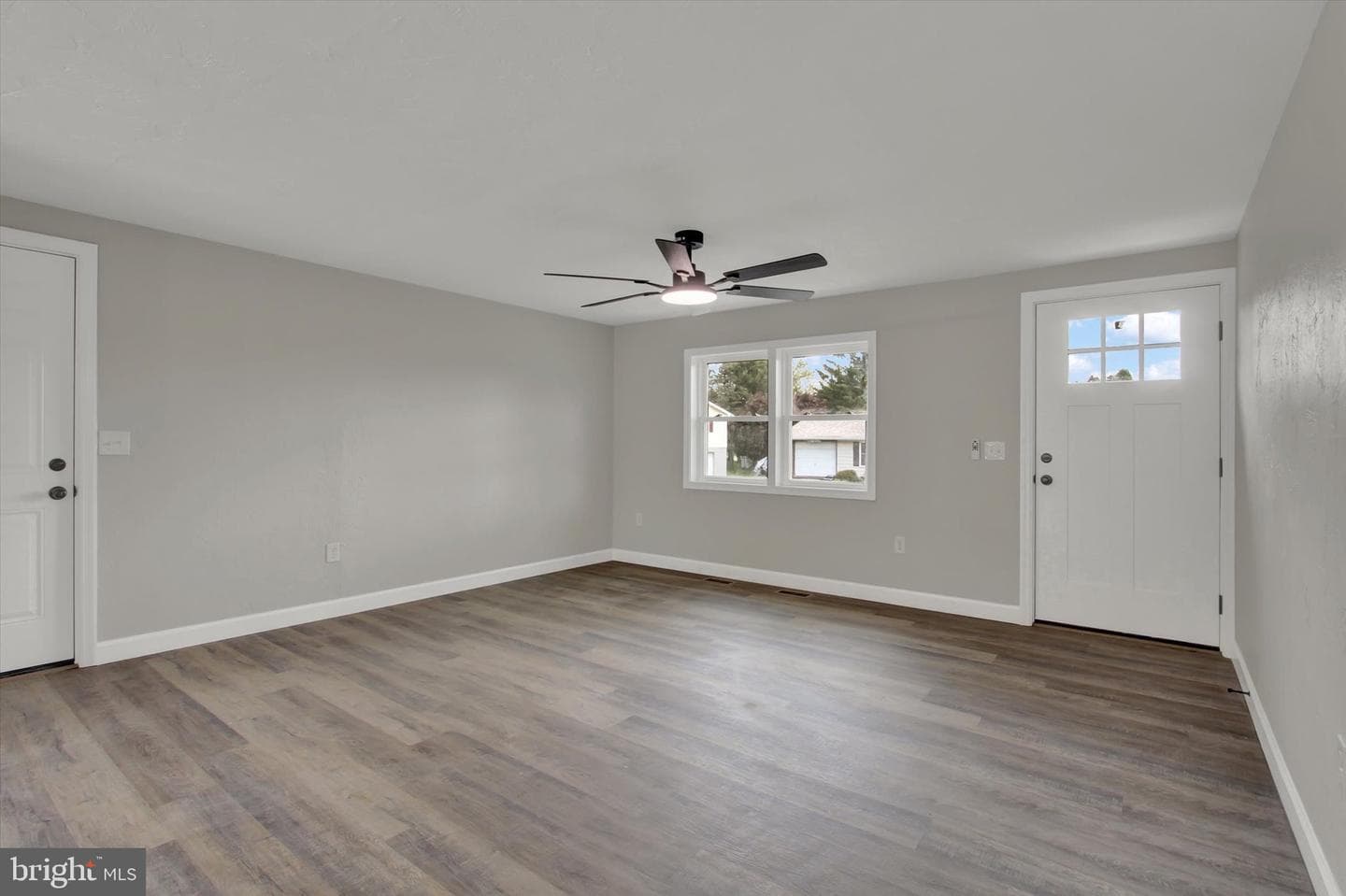 230 Canary Circle photo 4