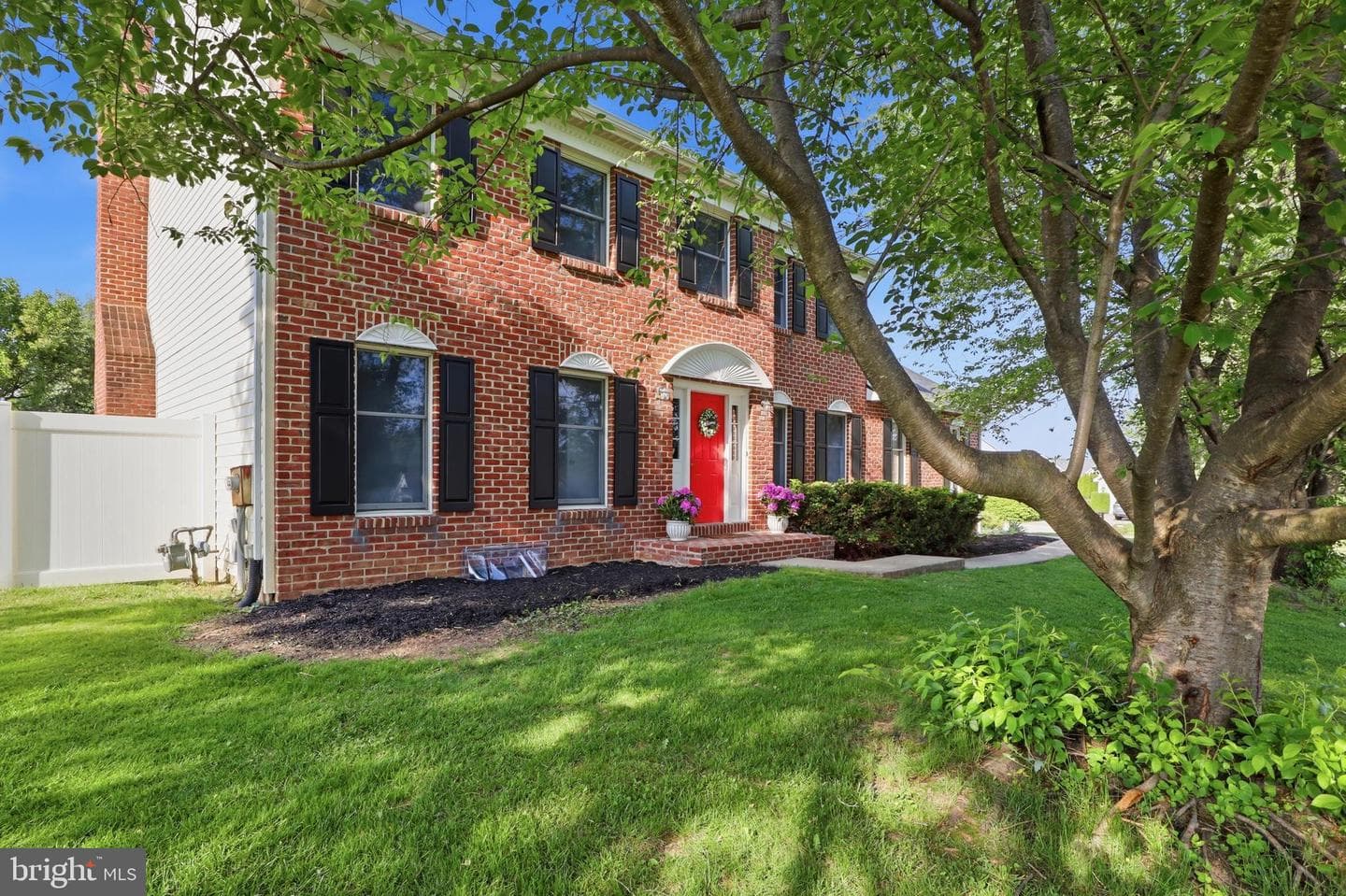 400 White Rose Lane photo 3