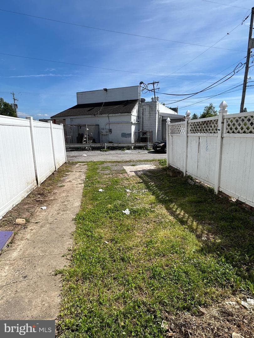 450 E Walnut Street photo 11