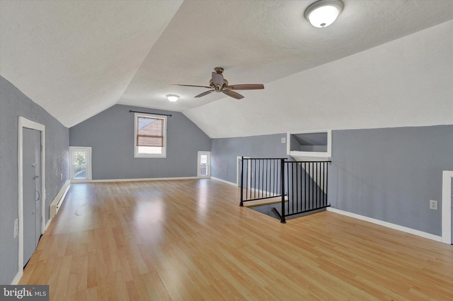 542 W Broadway photo 20