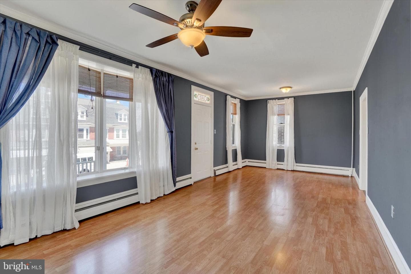 542 W Broadway photo 5