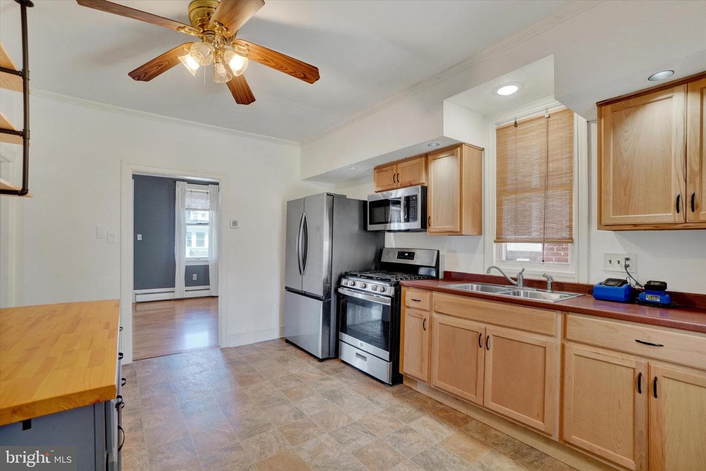 542 W Broadway photo 7