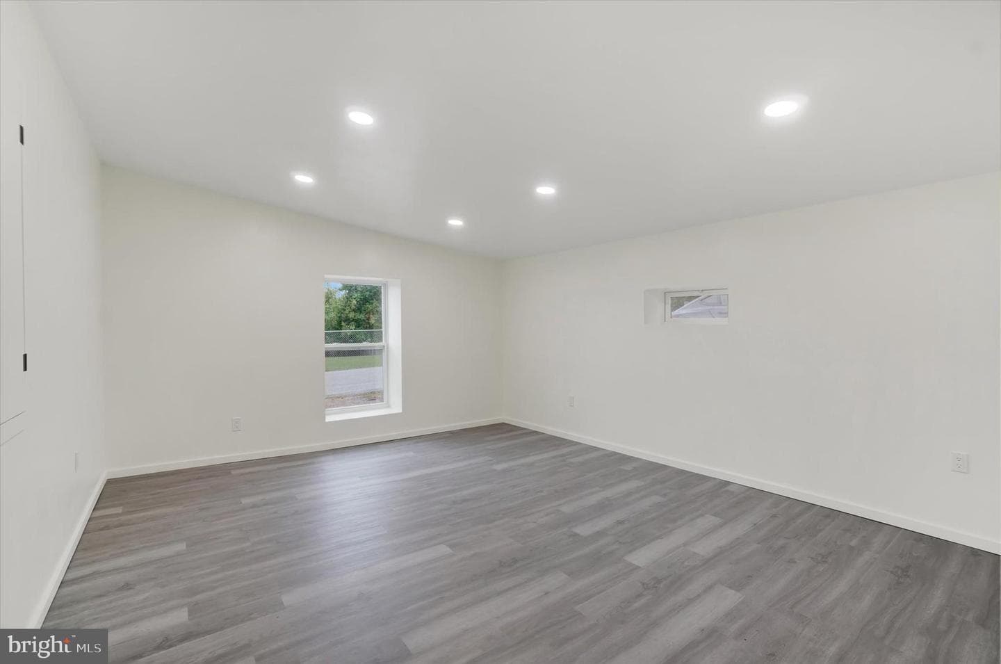 93 W High Street photo 11