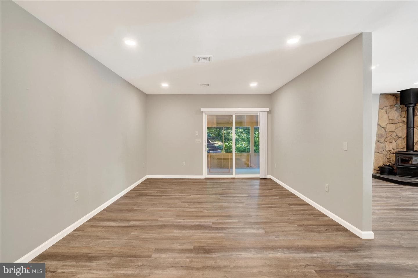 1542 Bonbar Road photo 7