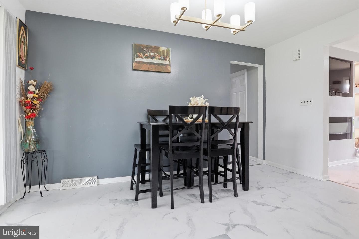 2330 Redwood Road photo 8