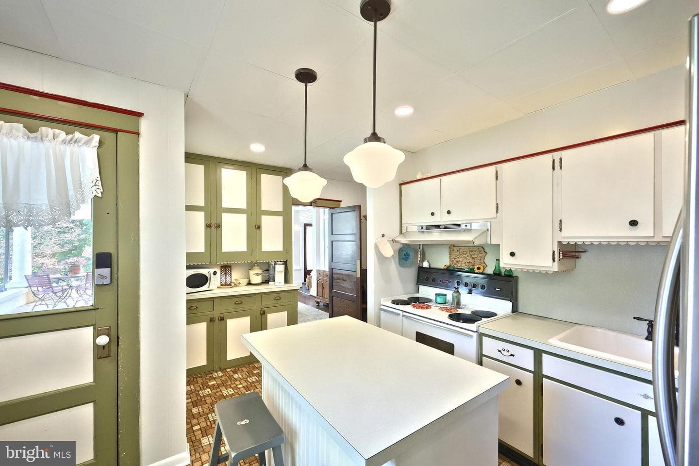 39 Cottage Avenue photo 12
