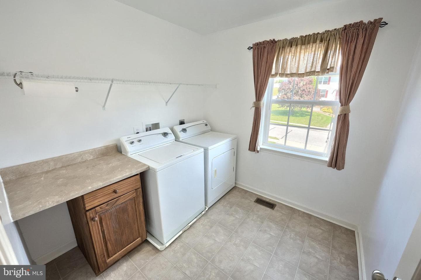 425 Lakeview Drive photo 35