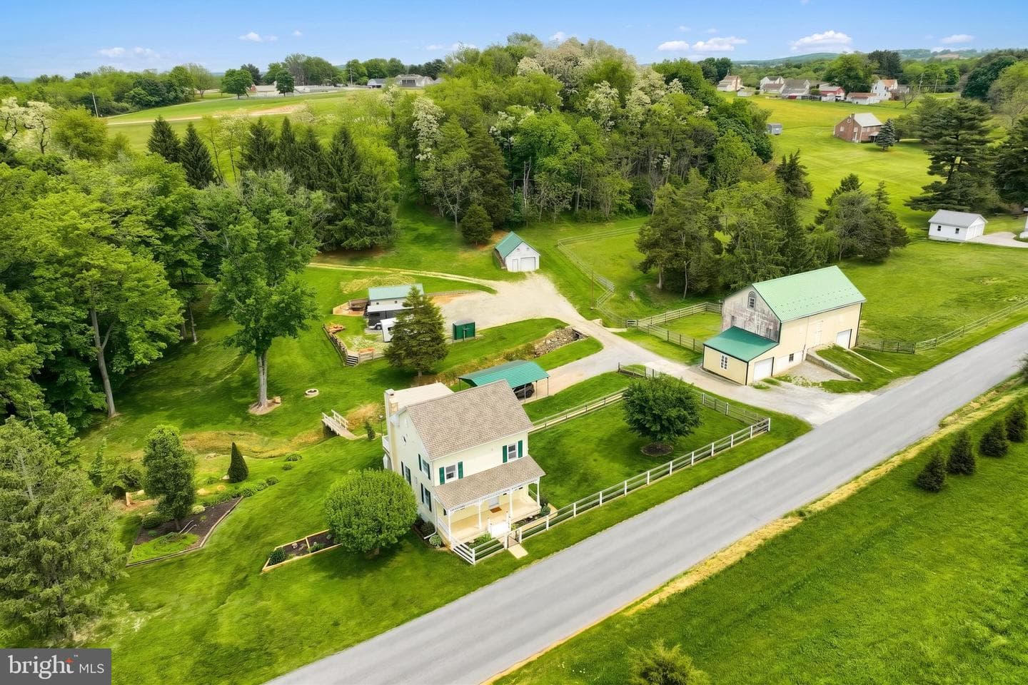 1425 Sunnyside Road photo 2