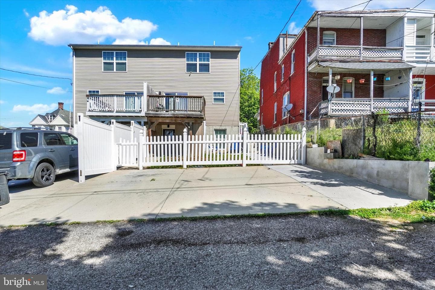 836 W Locust Street photo 26