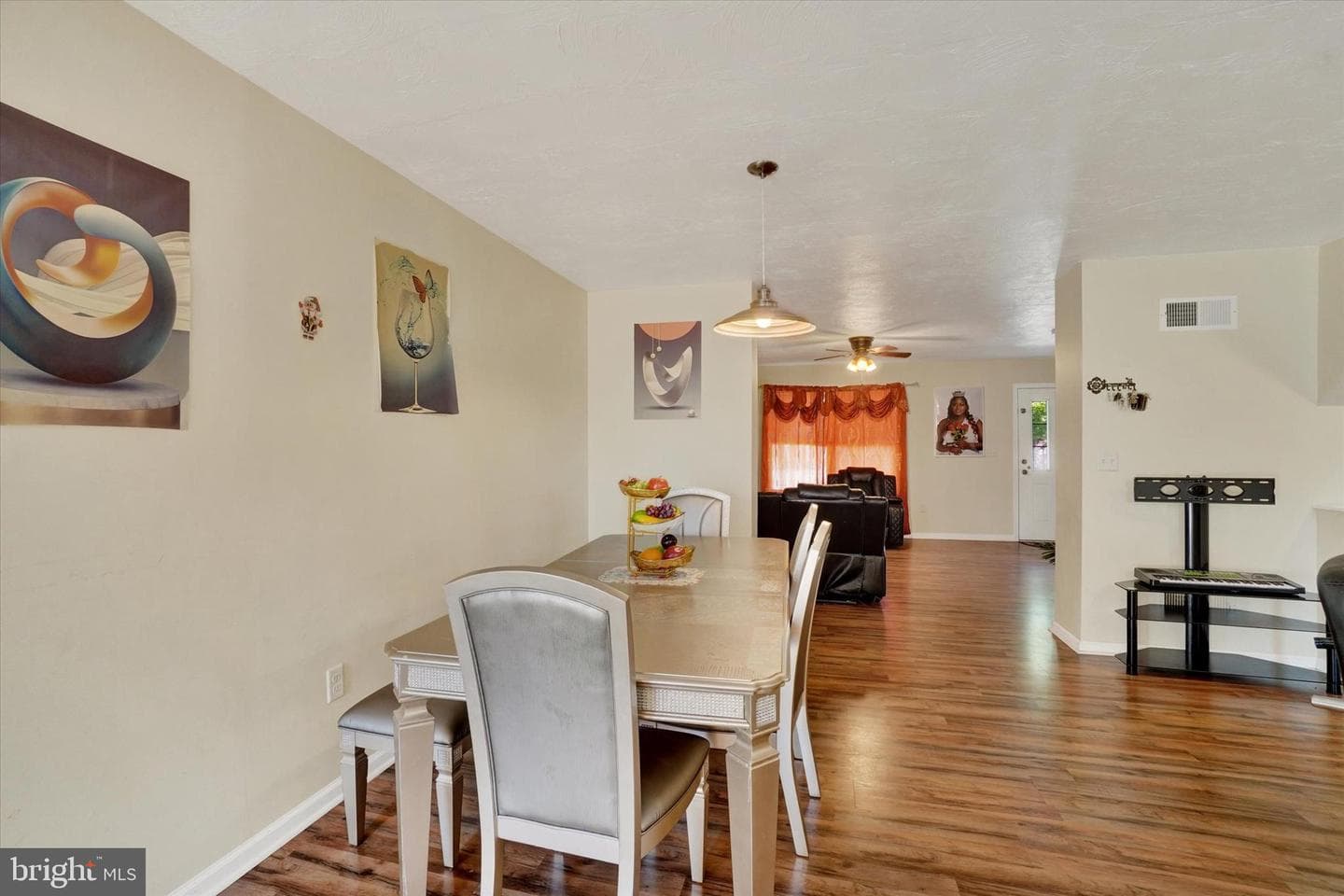 836 W Locust Street photo 9