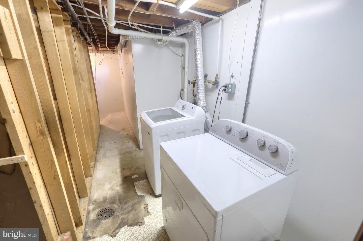 831 Rathton Road photo 25