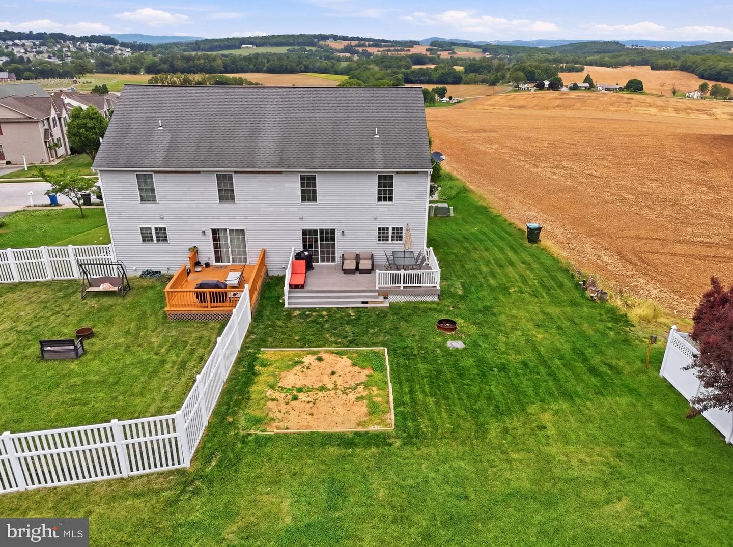 560 Nantucket Drive photo 40