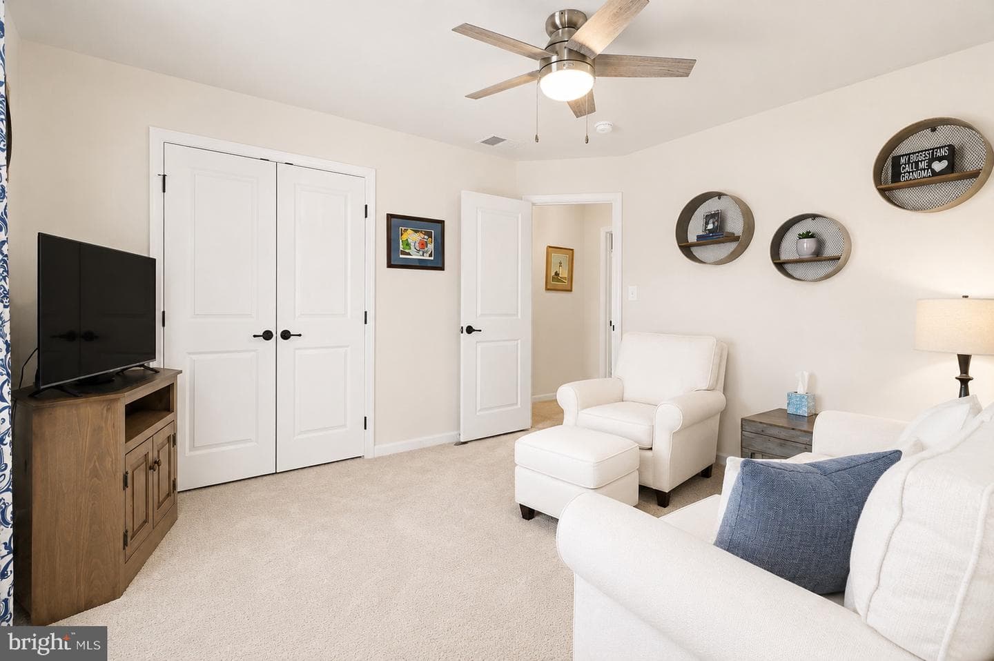 909 Cougar Pointe Circle photo 15