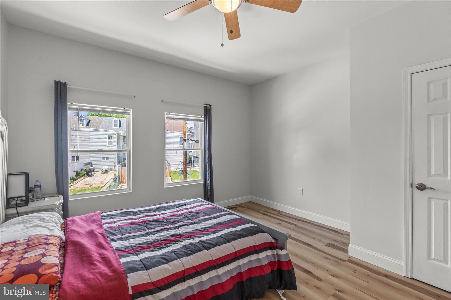 556 Salem Avenue photo 14
