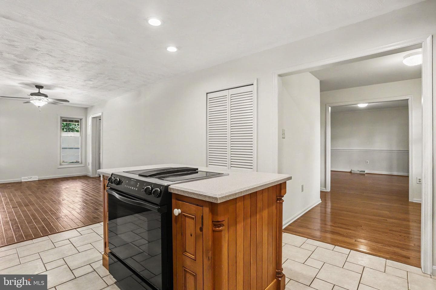 2870 Travis Court photo 5
