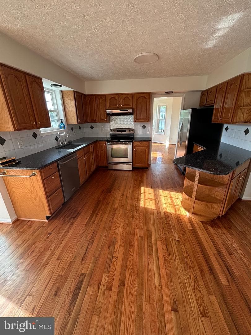 90 Lee Street photo 5