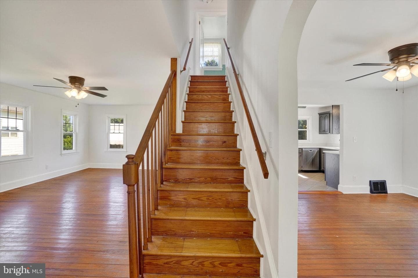 1527 Main Street photo 4