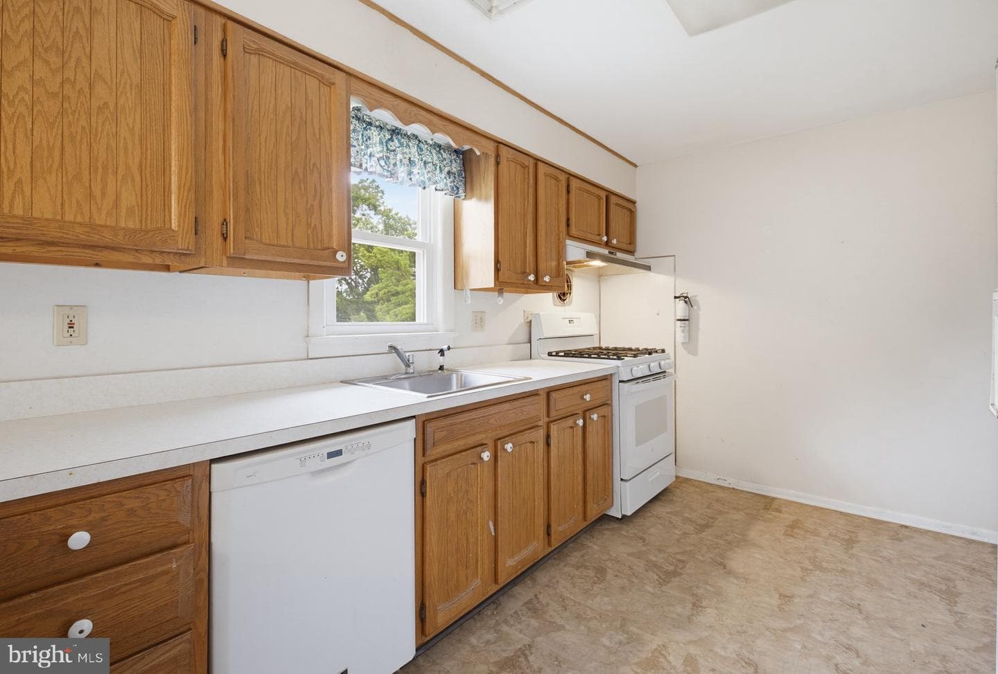 144 Bond Street photo 13