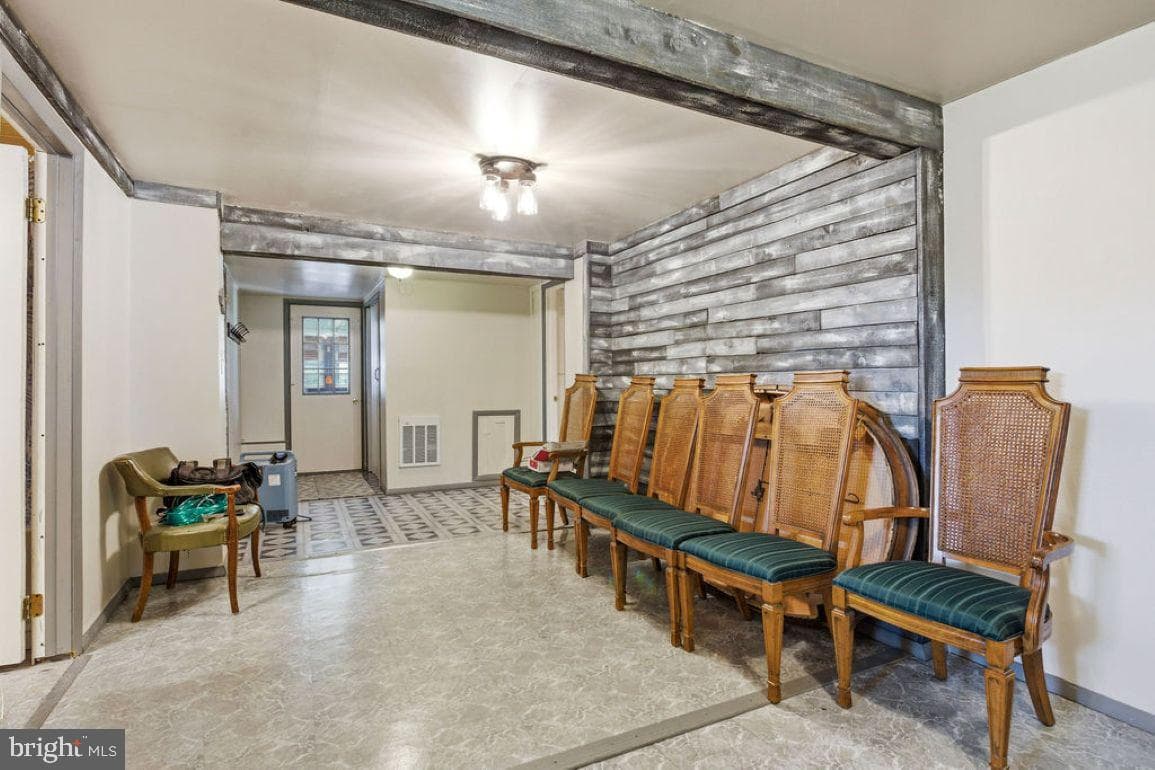 116 Howard Avenue photo 8