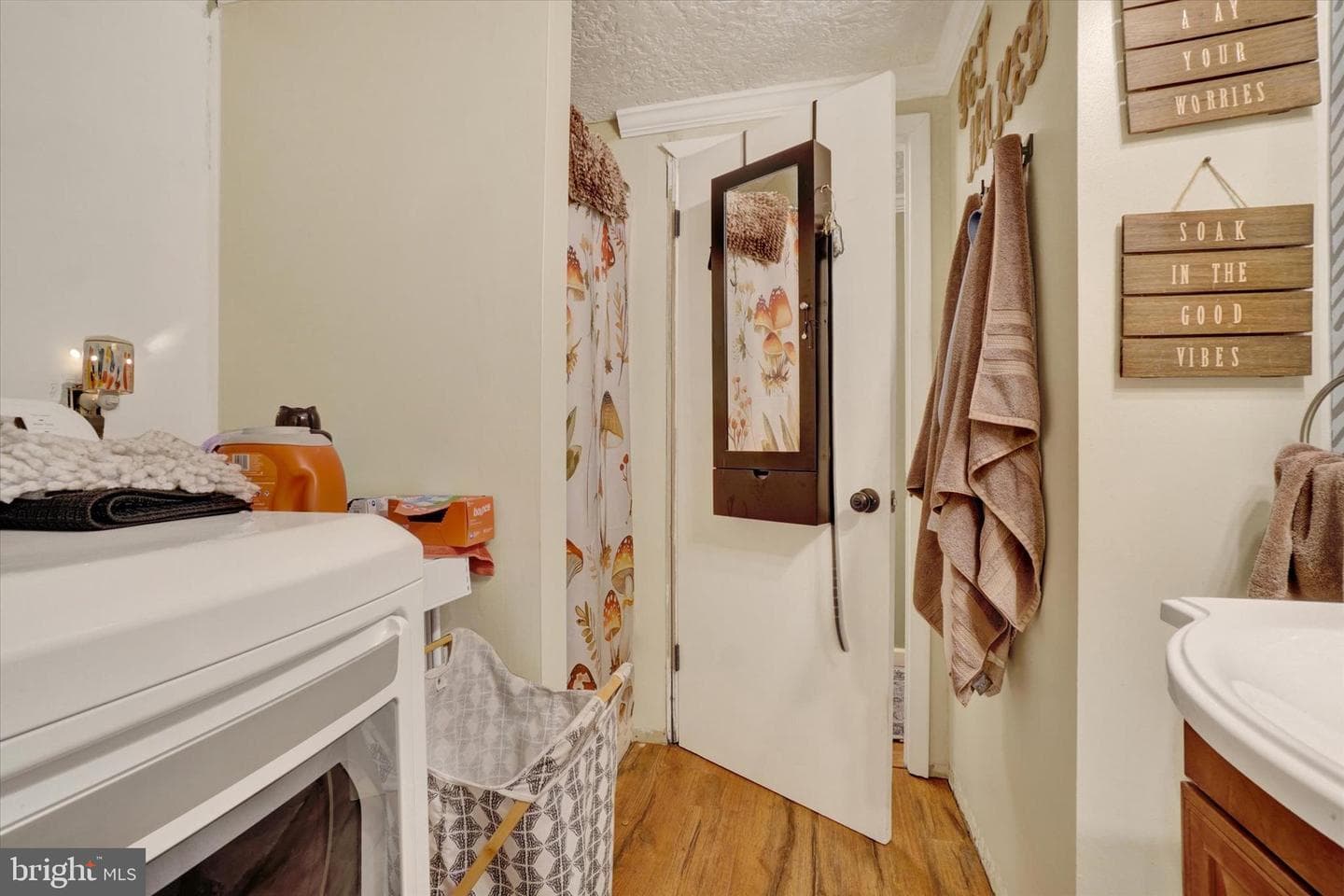 105 Lexington Road photo 19