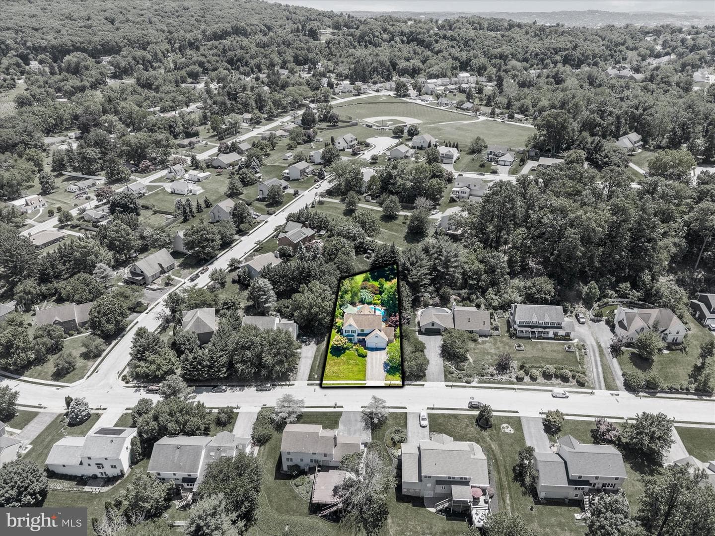 660 Woodside Road photo 2