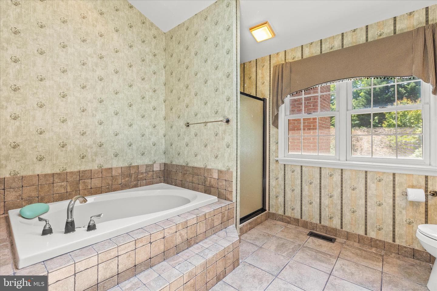660 Woodside Road photo 32