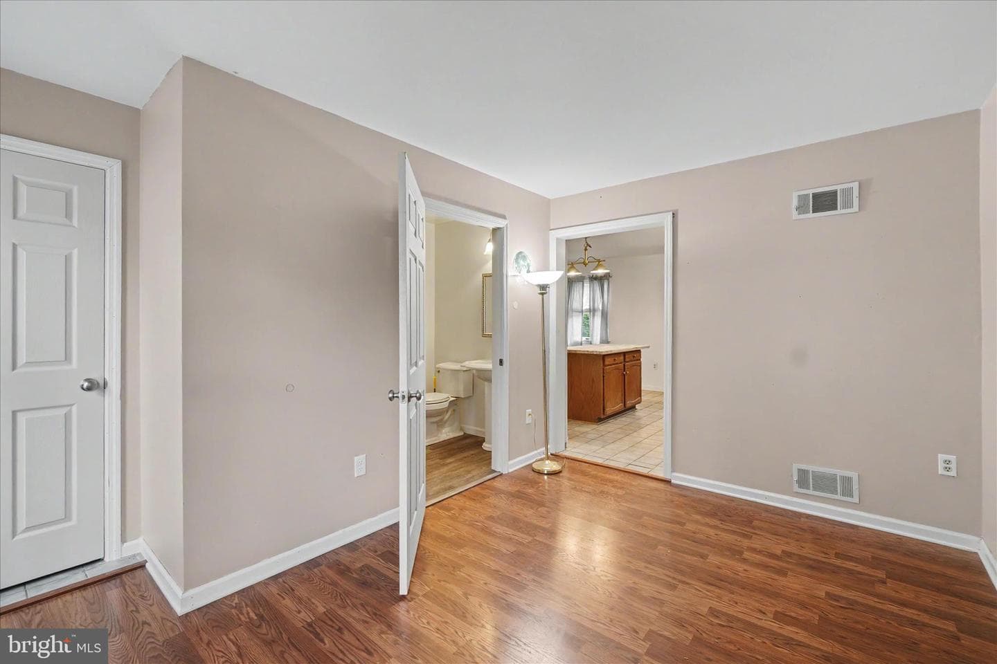 37 Steeple Avenue photo 6