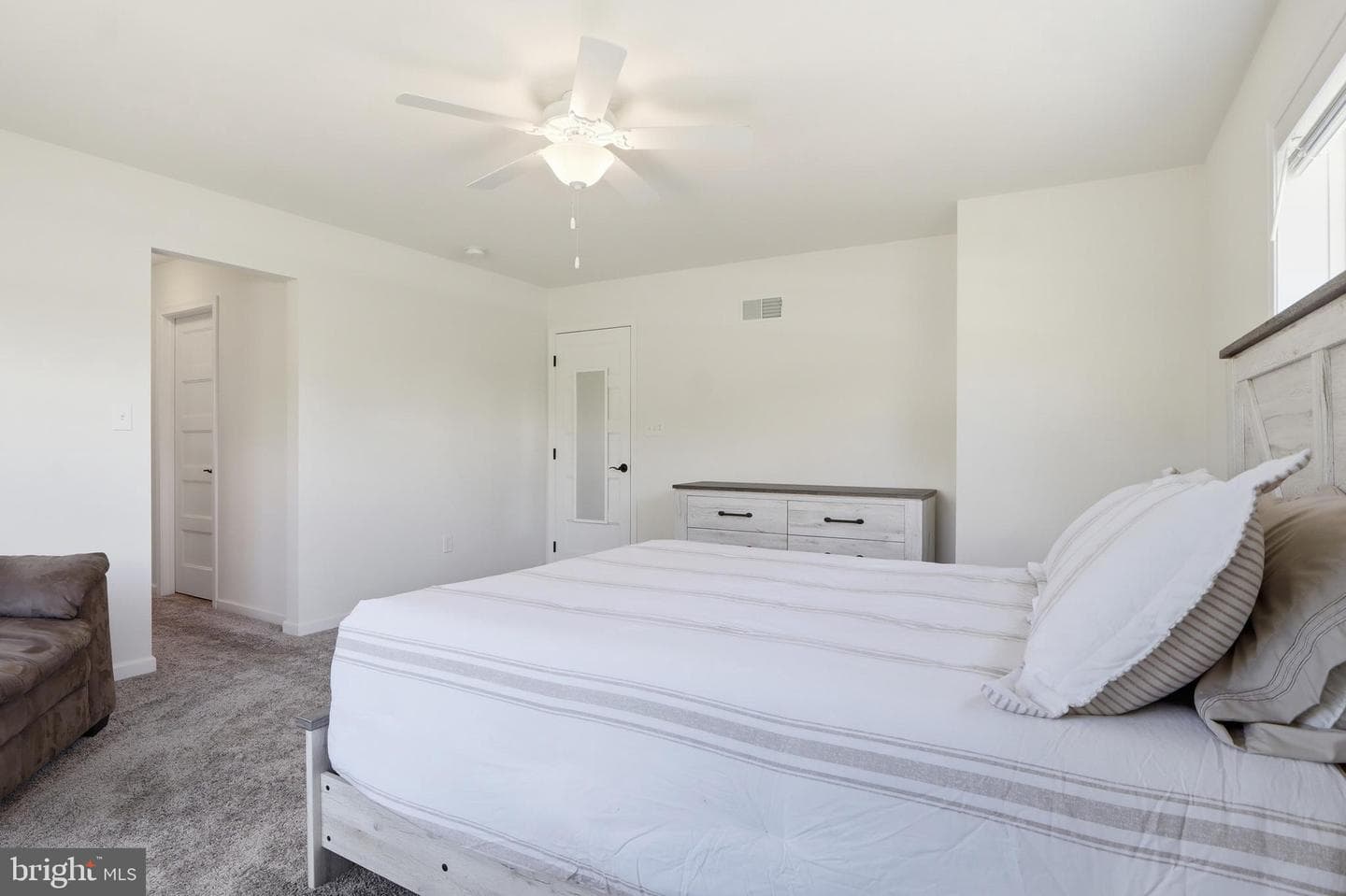 525 Dietz Road photo 25