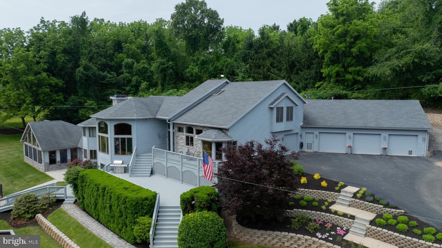 3020 Pond Drive photo 4