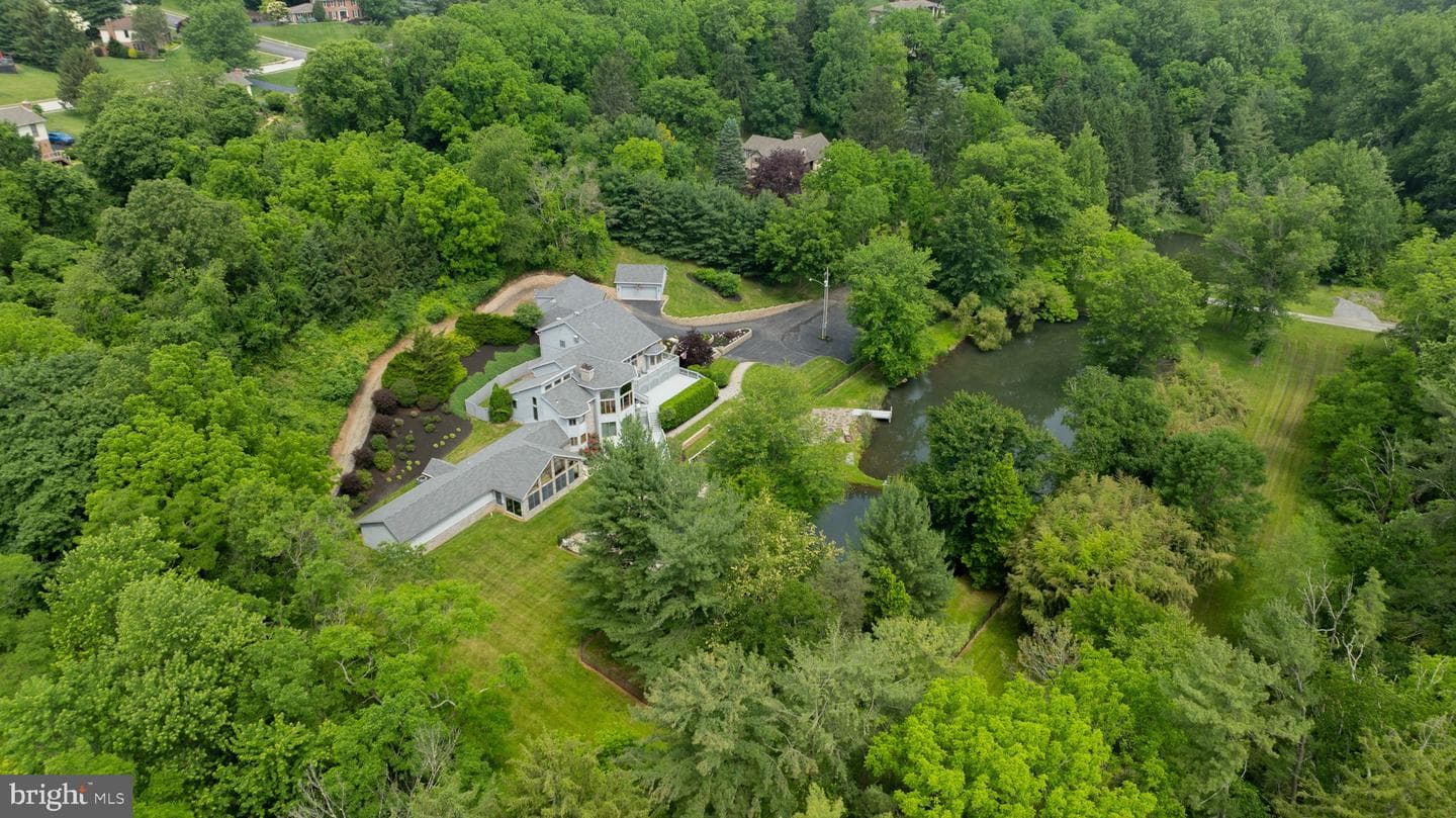 3020 Pond Drive photo 5
