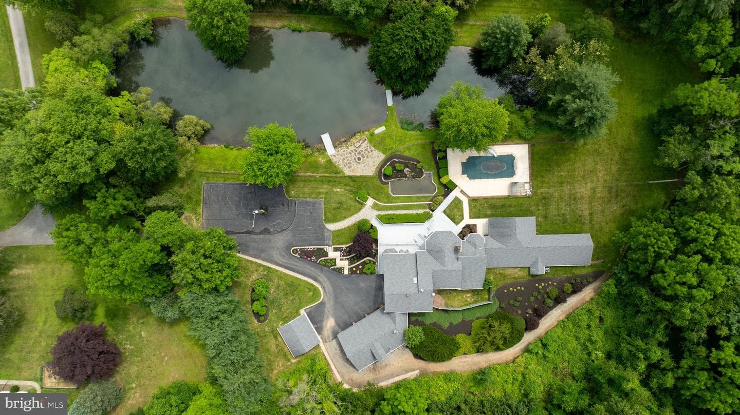 3020 Pond Drive photo 6