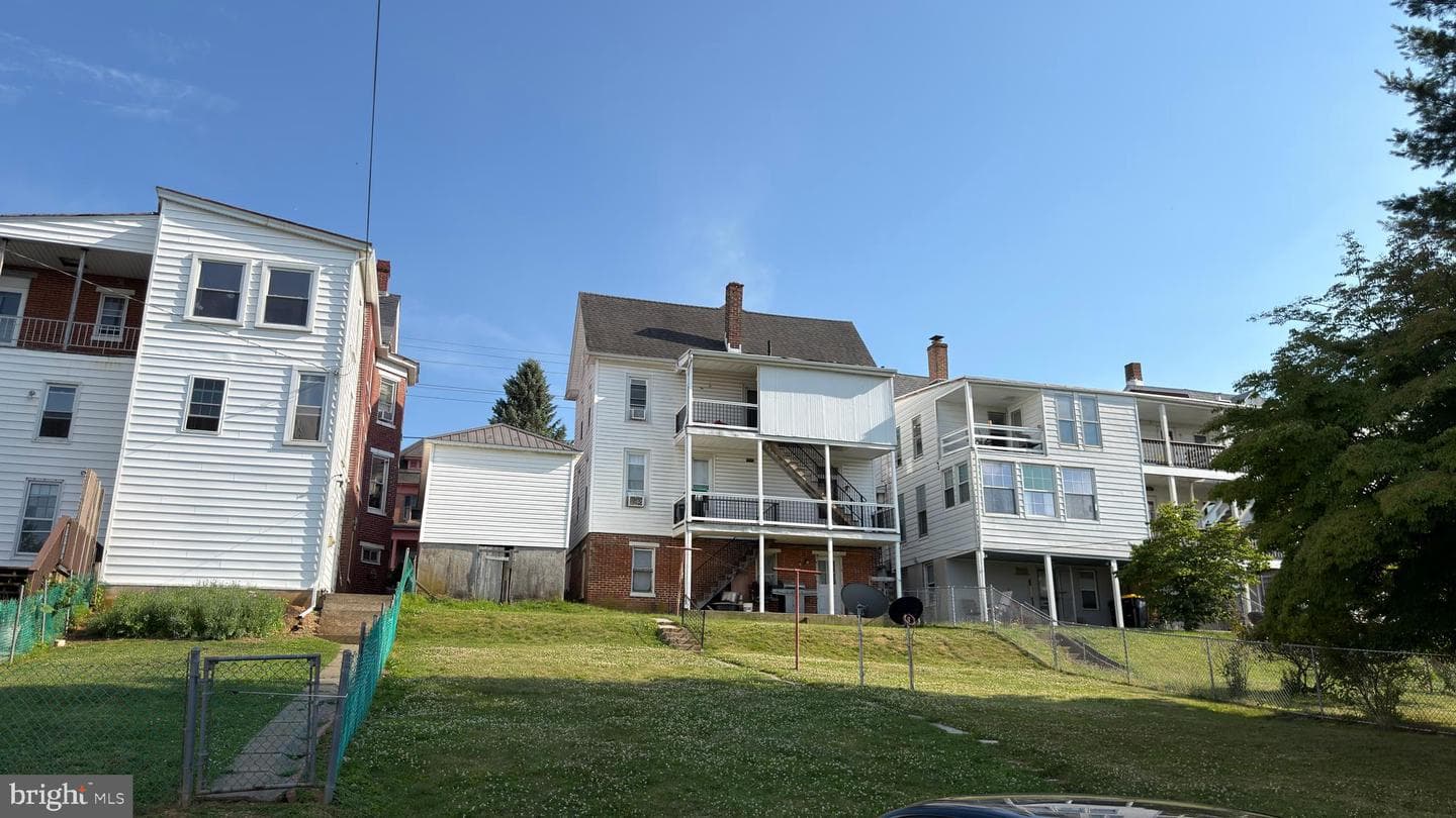 515 W Broadway photo 3
