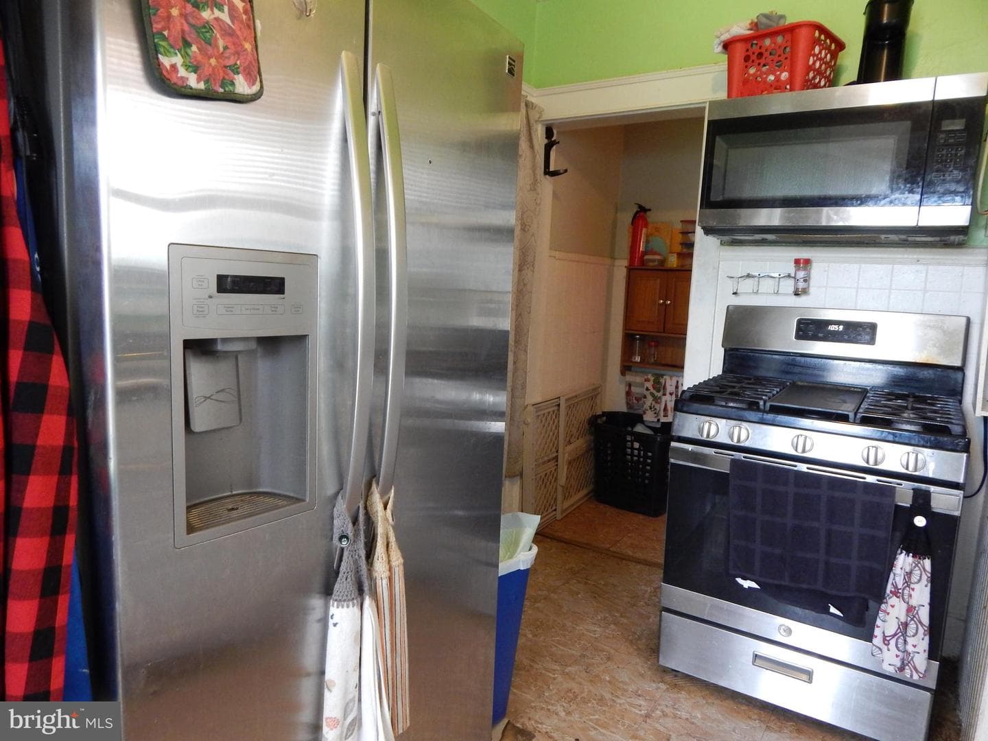 928 E Princess Street photo 8