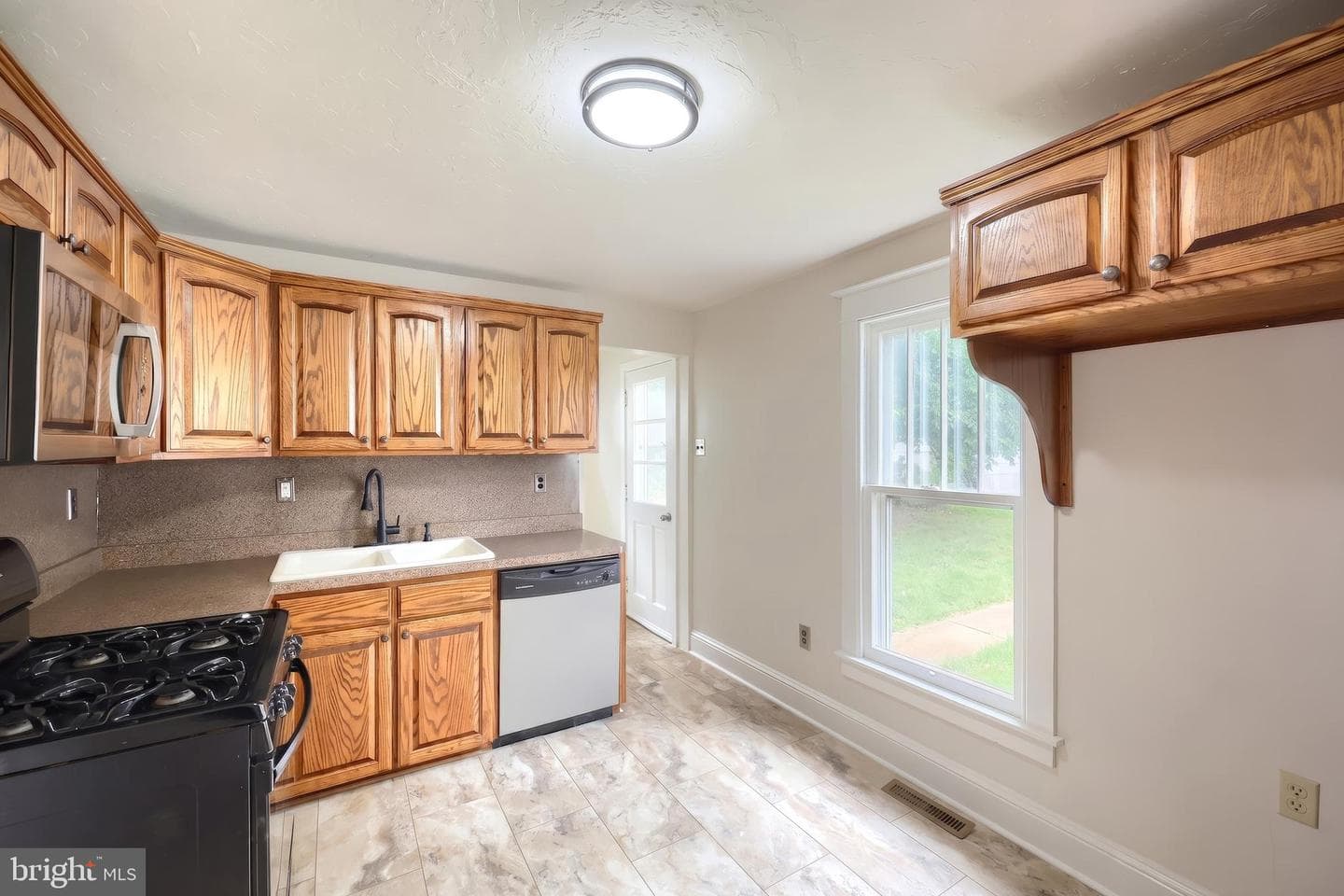 1019 W College Avenue photo 17