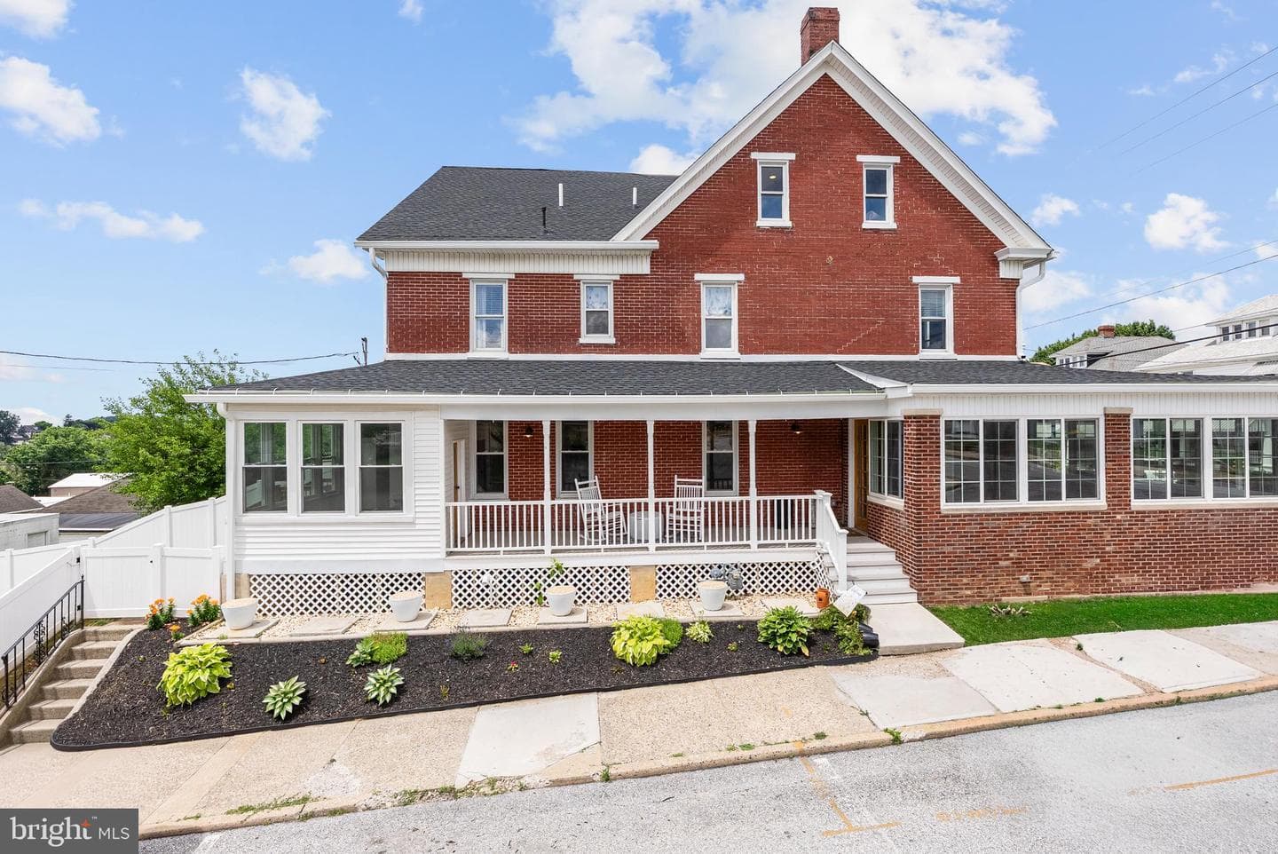 200 W High Street photo 3