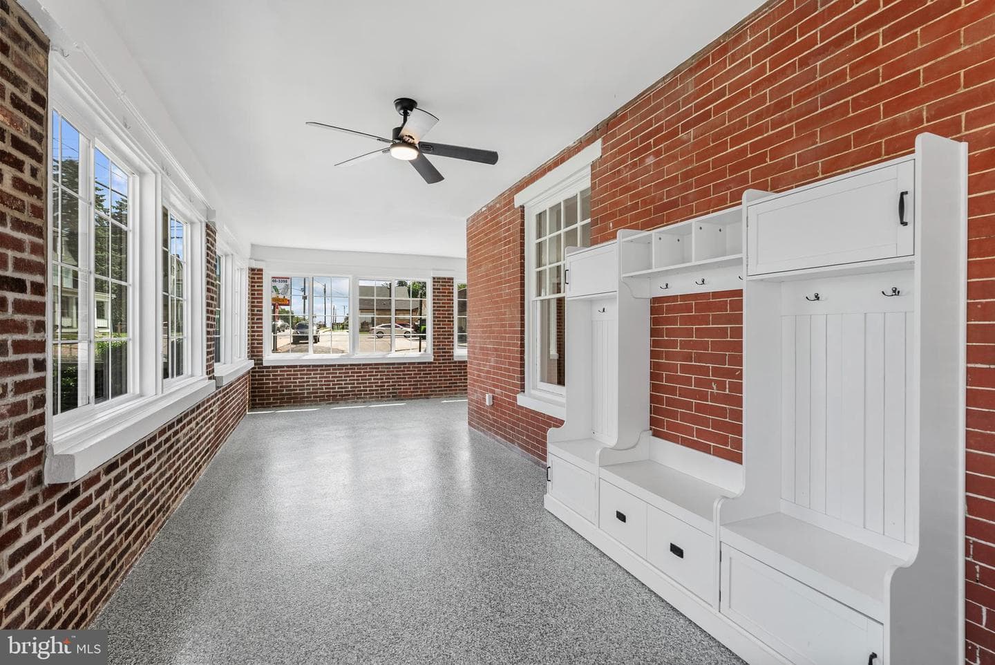 200 W High Street photo 6