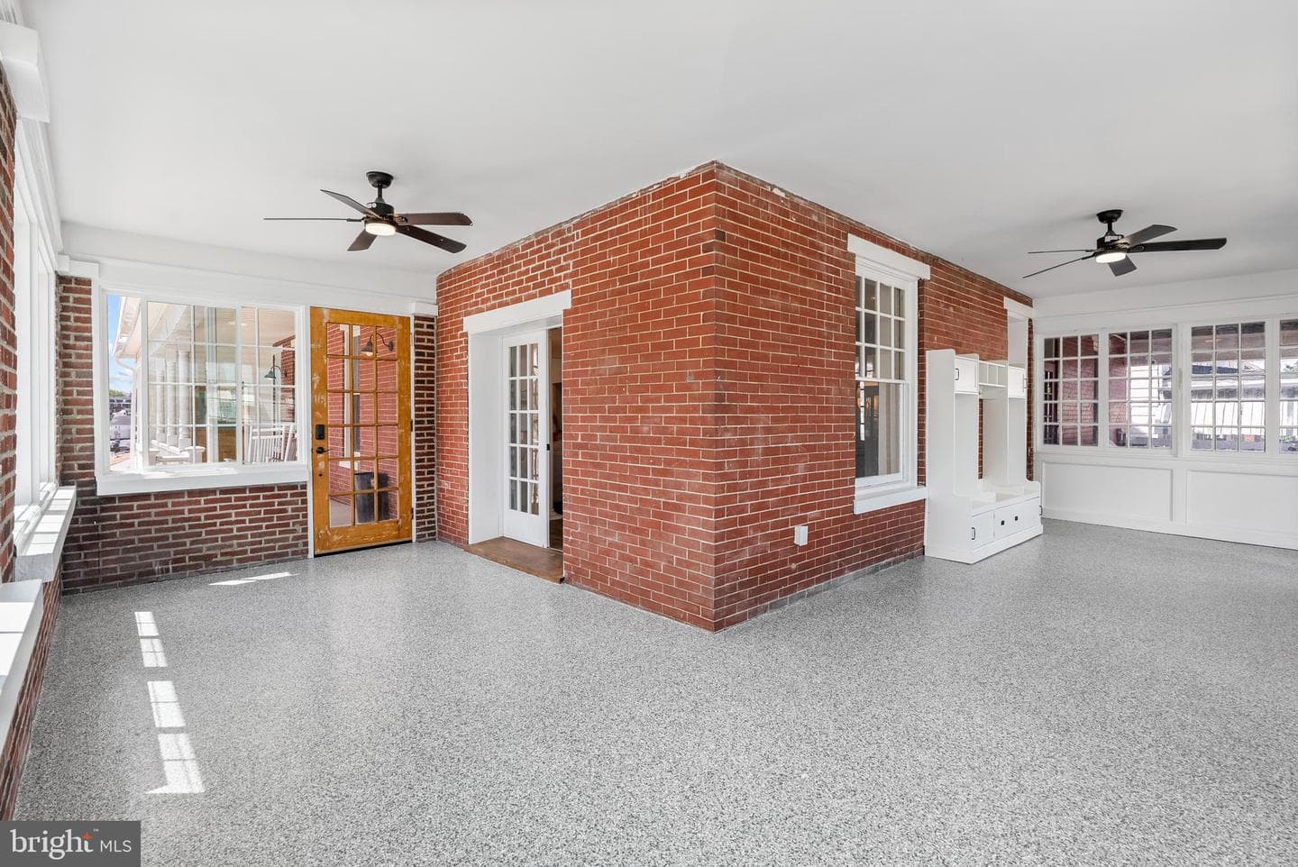 200 W High Street photo 7